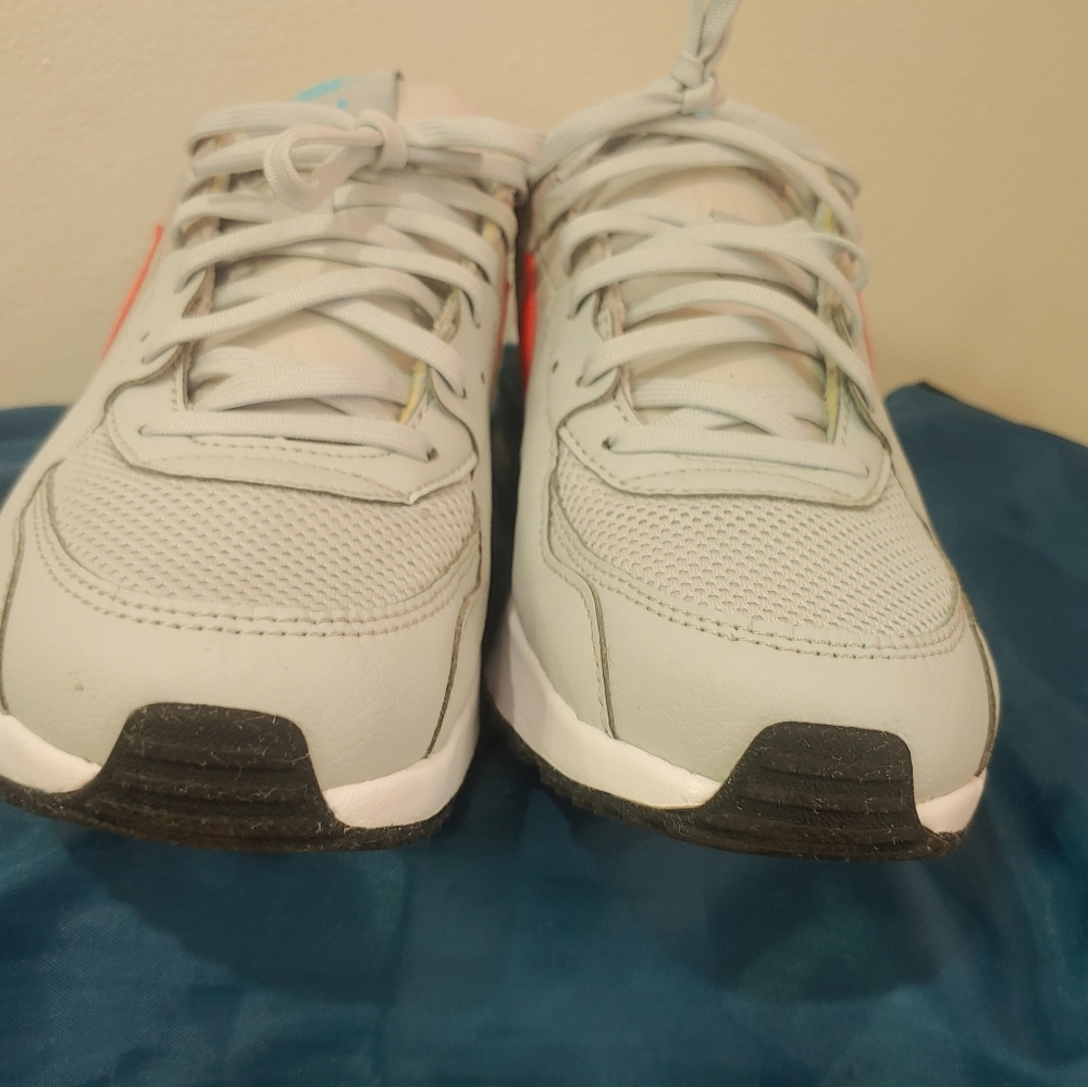 Nike Air Max Sneakers Women's - Picture 4 of 14